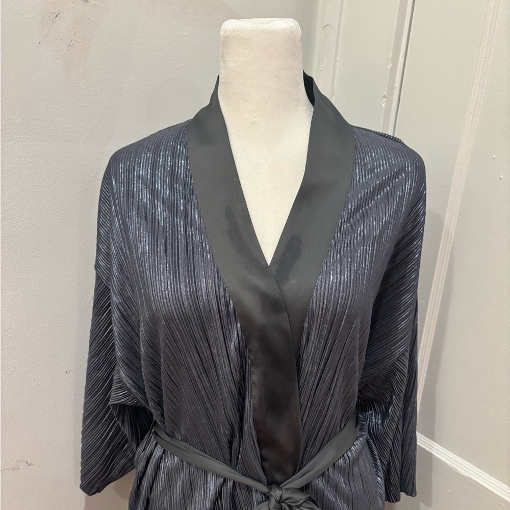 Victoria’s Secret Shimmer Robe - Picture 2 of 7
